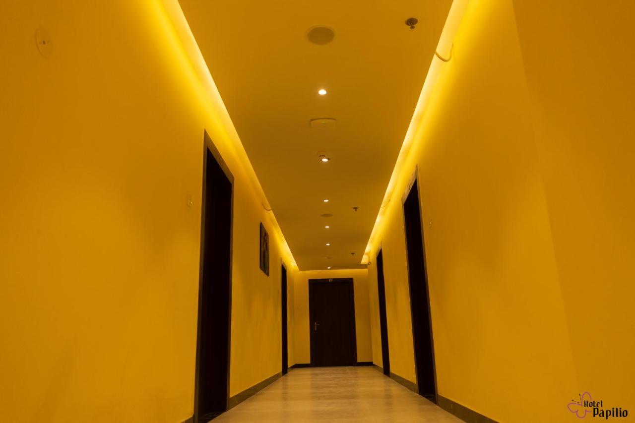 Hotel Papilio Malda Bagian luar foto