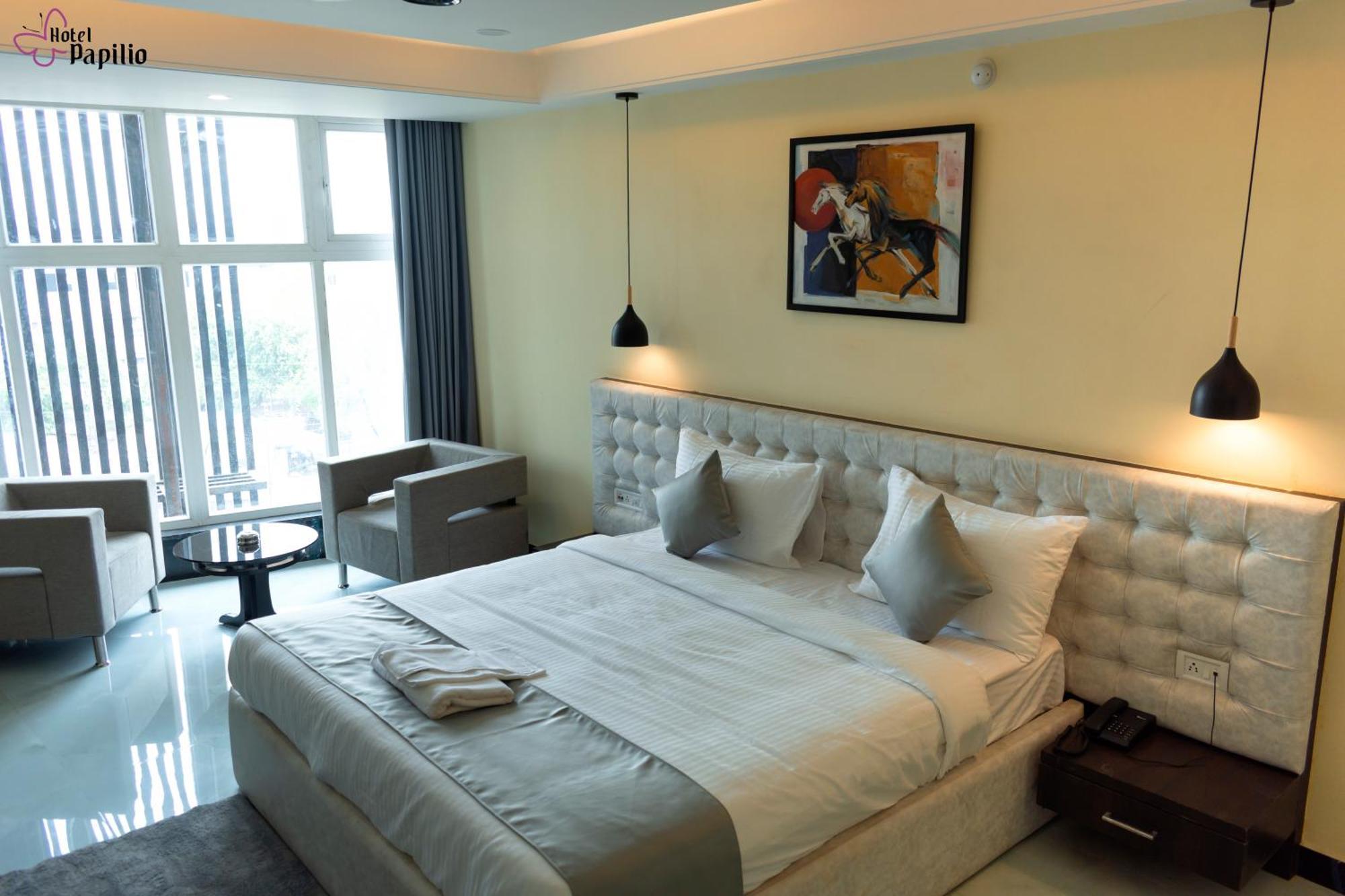 Hotel Papilio Malda Bagian luar foto