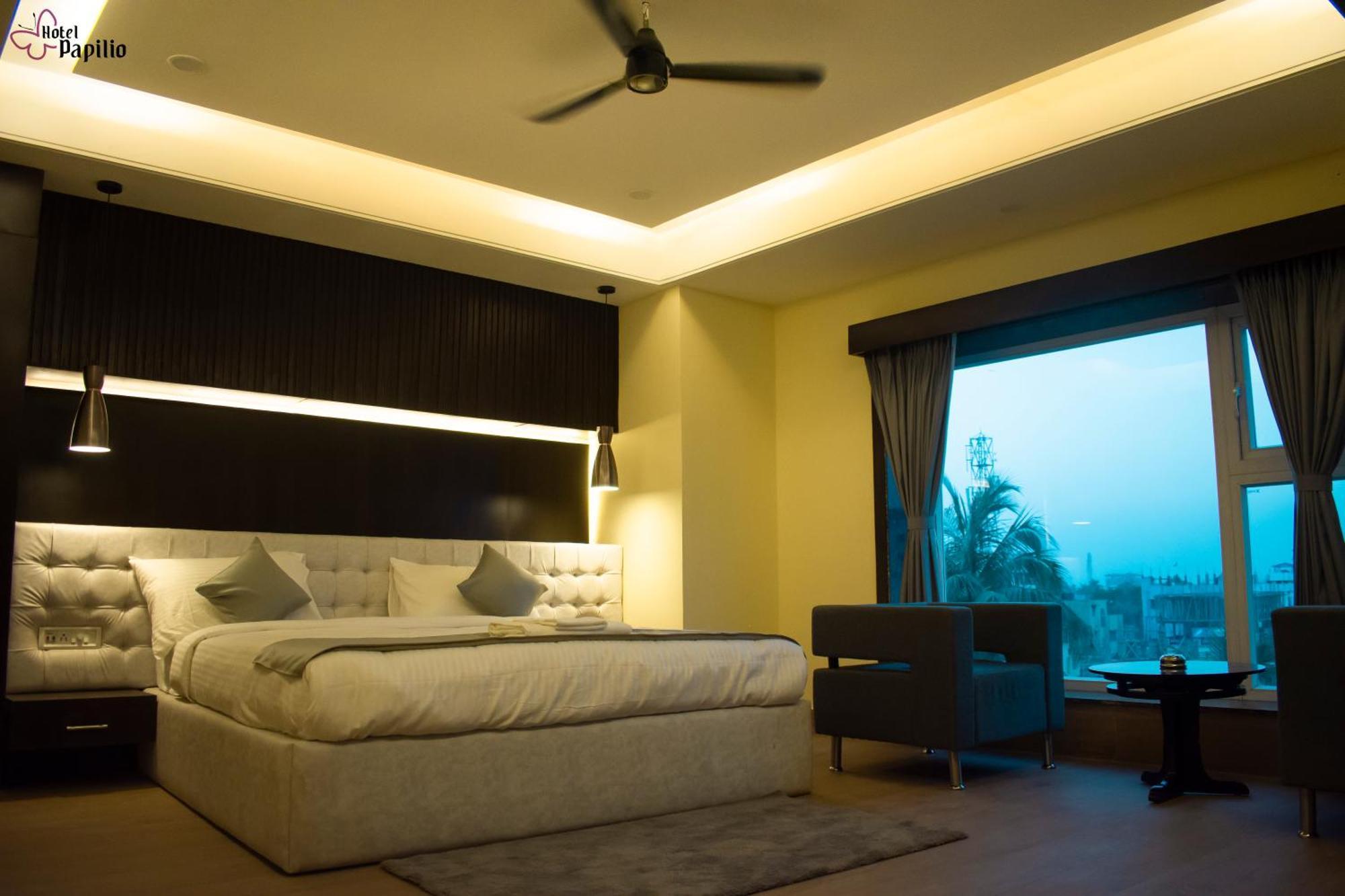 Hotel Papilio Malda Bagian luar foto