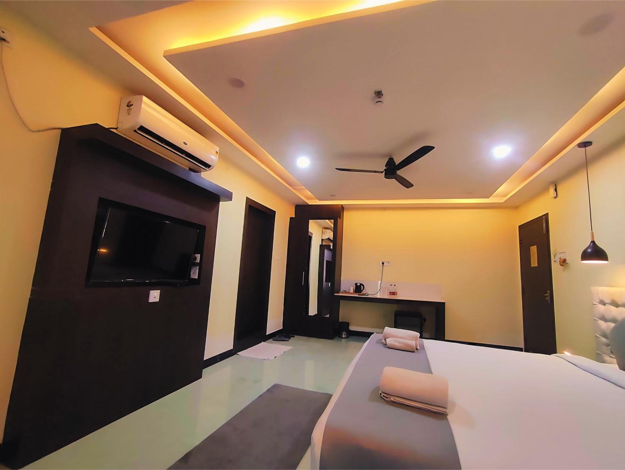 Hotel Papilio Malda Bagian luar foto