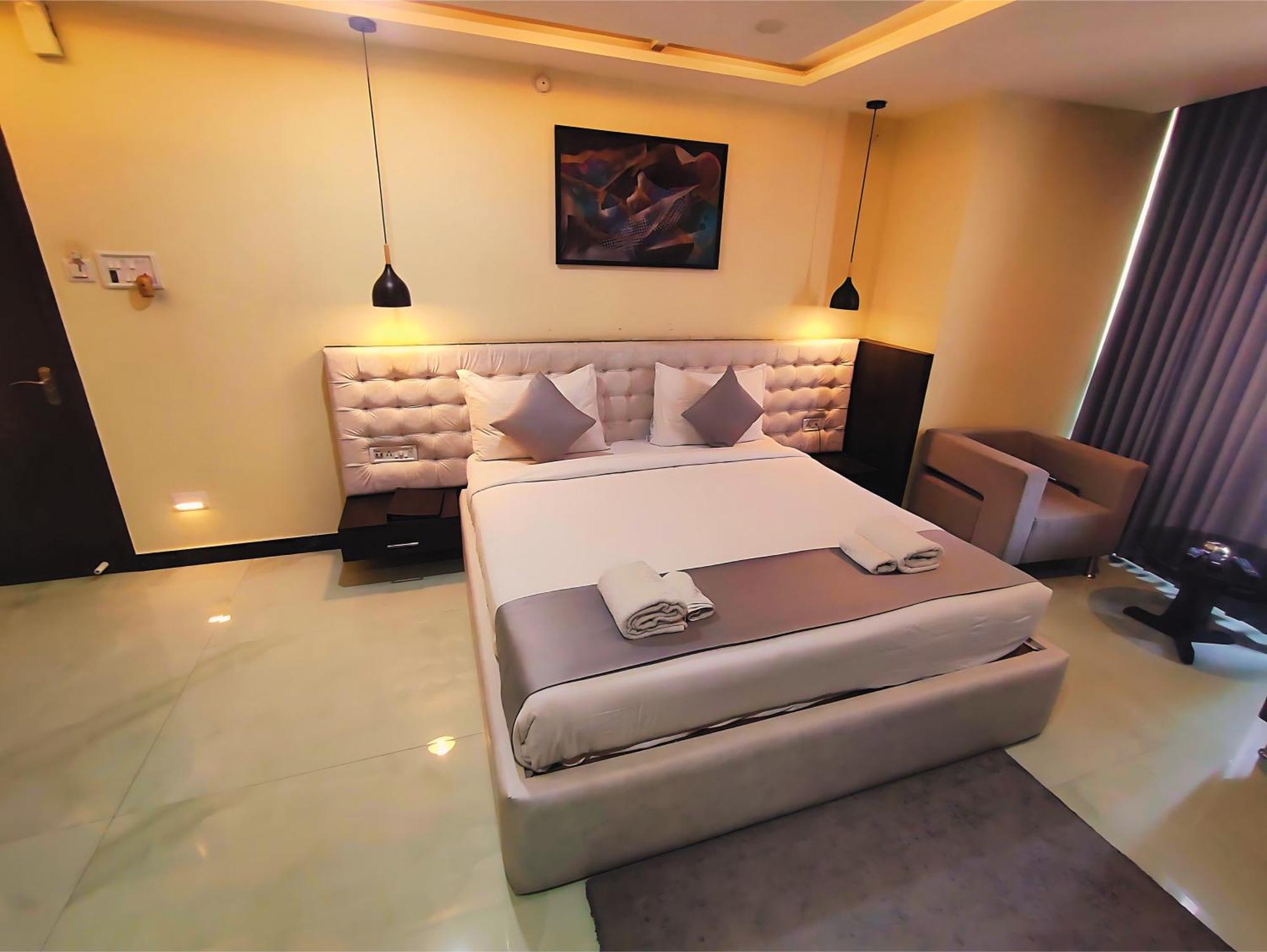 Hotel Papilio Malda Bagian luar foto