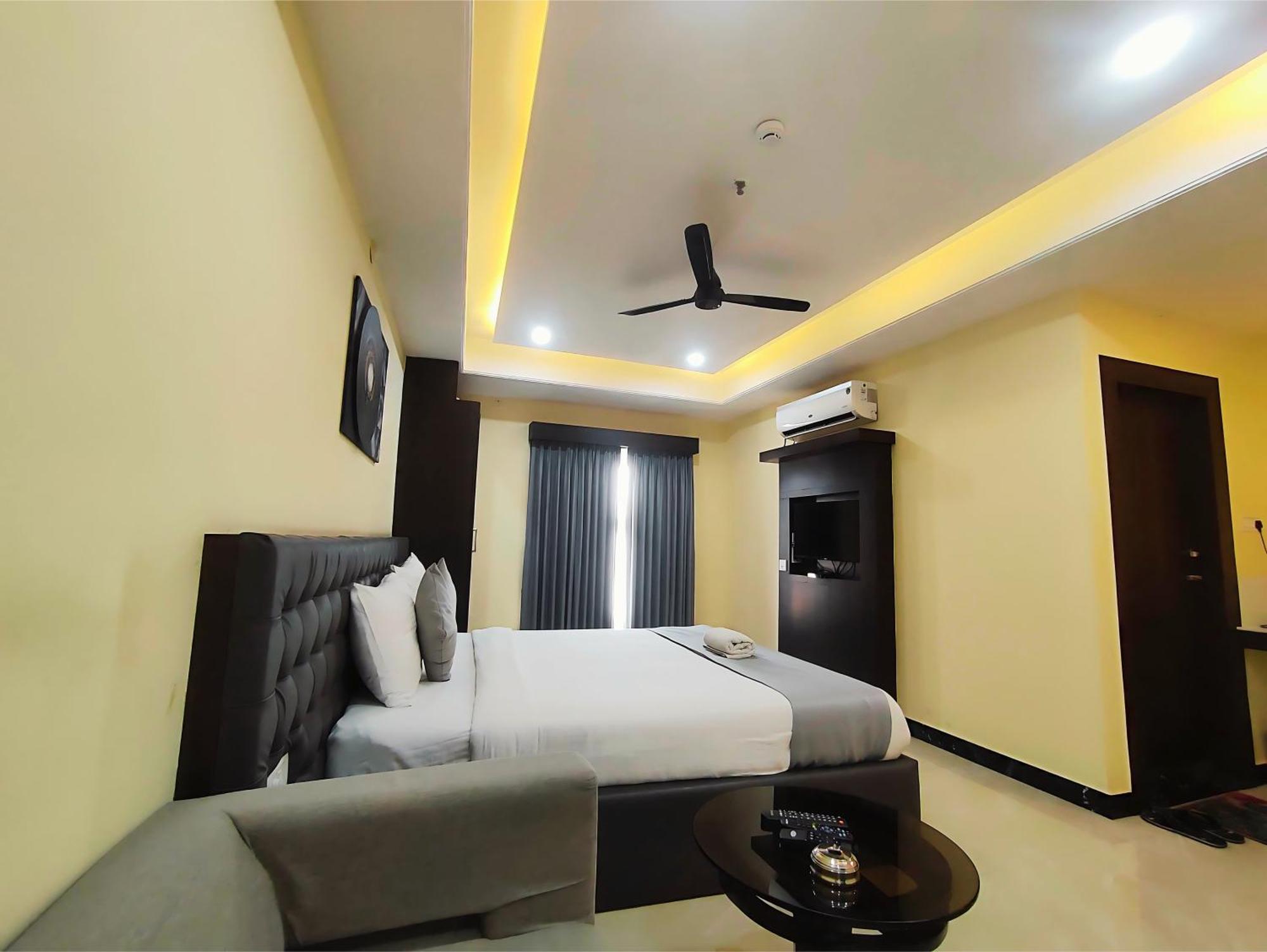 Hotel Papilio Malda Bagian luar foto